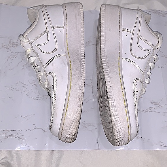 Nike AF1 Air Force One classic white sneakers size 6.5Y - Picture 3 of 7